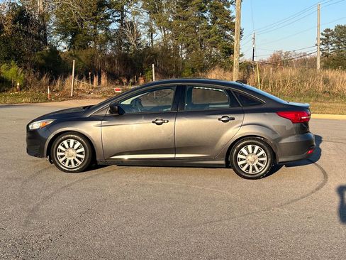 Used 2015 Ford Focus S image 4