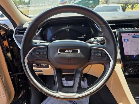 Used 2022 Jeep Grand Cherokee Limited AWD/4WD image 17
