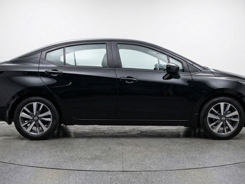 Used 2025 Nissan Versa SV image 11