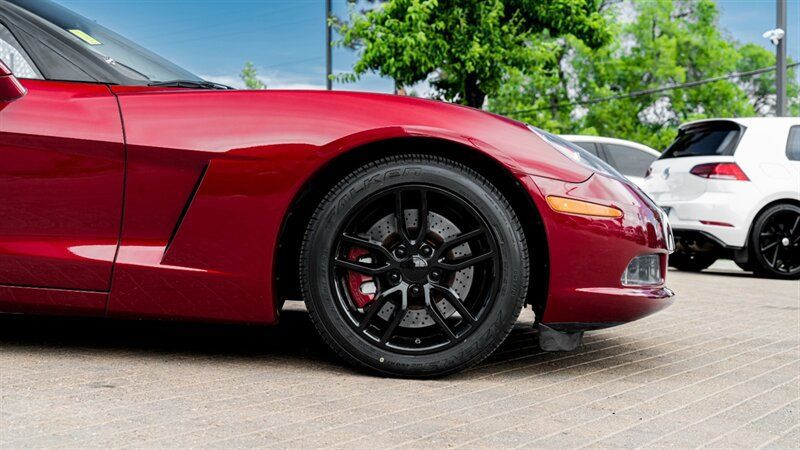 Used 2007 Chevrolet Corvette Coupe w/ Preferred Equipment Group RWD image 11