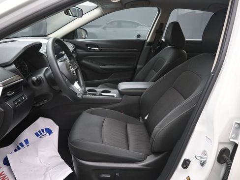 Used 2025 Nissan Altima 2.5 SV FWD image 18