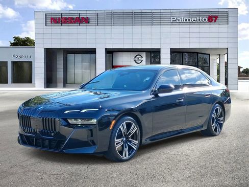 Used 2023 BMW 740i w/ Parking Assistance Package RWD image 3