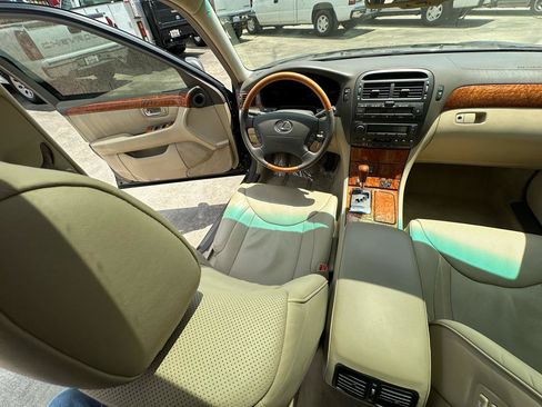 Used 2004 Lexus LS 430 w/ Premium Pkg RWD image 29