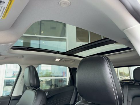 Certified 2022 Ford Escape SEL w/ Technology Package FWD image 32