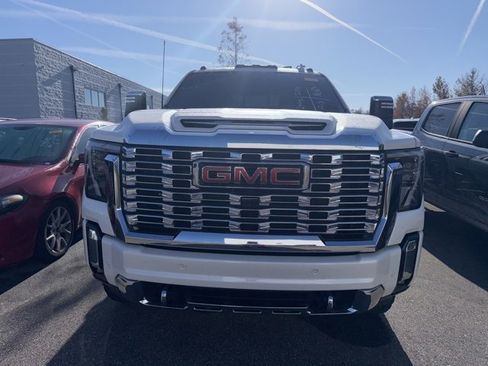 Used 2024 GMC Sierra 2500 Denali w/ Max Trailering Package image 2