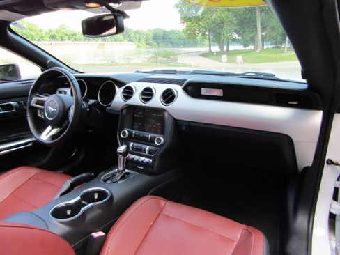 Used 2016 Ford Mustang Premium RWD image 24