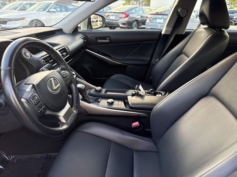 Used 2018 Lexus IS 300 image 12