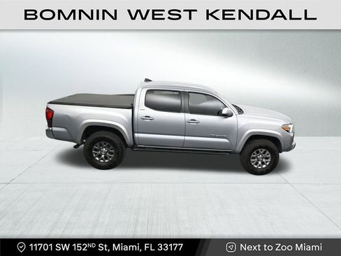 Used 2019 Toyota Tacoma SR5 w/ SR5 Appearance Package (SM) image 18