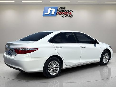 Used 2016 Toyota Camry LE FWD image 5