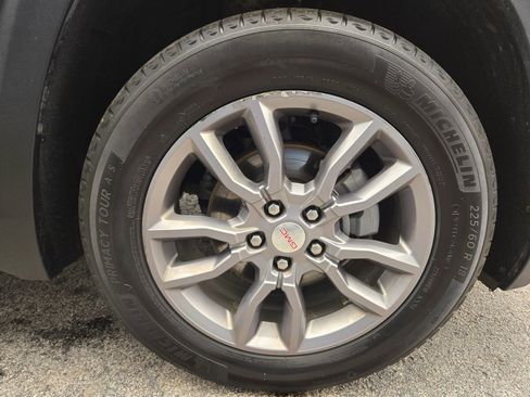 Used 2024 GMC Terrain SLT image 31