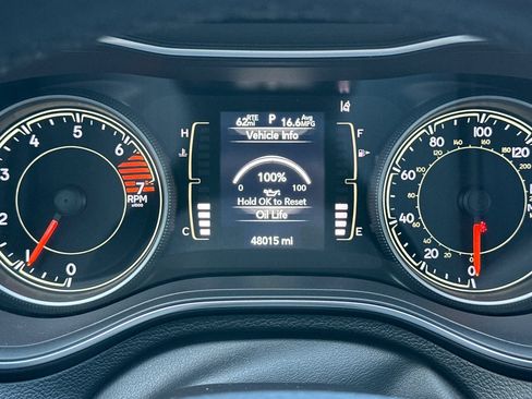 Used 2021 Jeep Cherokee Latitude Plus AWD/4WD image 24