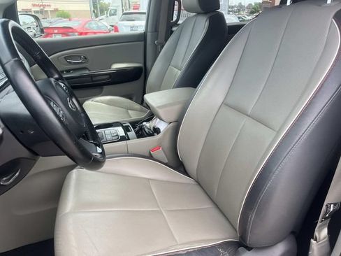 Used 2016 Kia Sedona EX FWD image 27