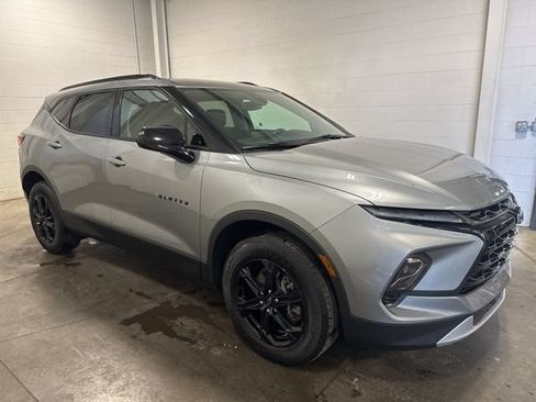Used 2023 Chevrolet Blazer LT w/ Convenience Package FWD image 3