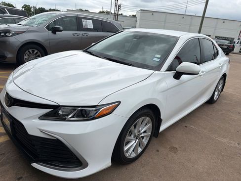 Used 2024 Toyota Camry LE FWD image 5