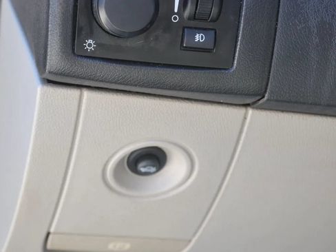 Used 2005 Chrysler 300 Touring w/ Sound Group RWD image 26