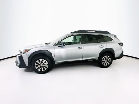 Used 2025 Subaru Outback Premium image 4