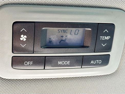 Used 2020 Toyota Sienna XLE FWD image 24