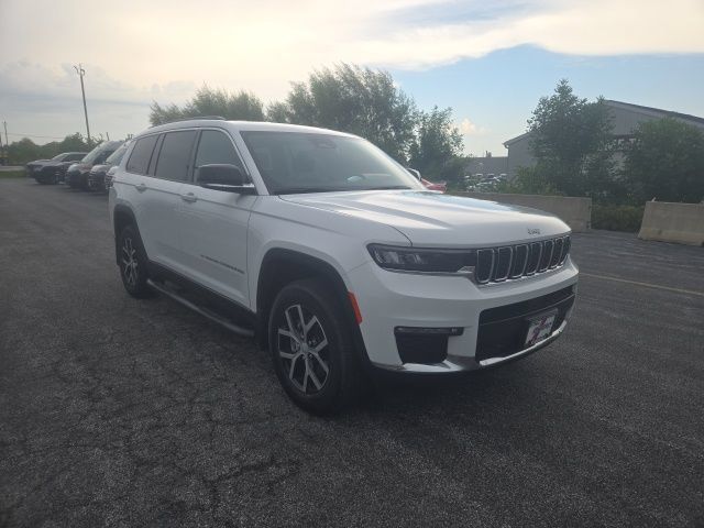 Used 2025 Jeep Grand Cherokee L Limited w/ MOPAR Finishing Package AWD/4WD image 2