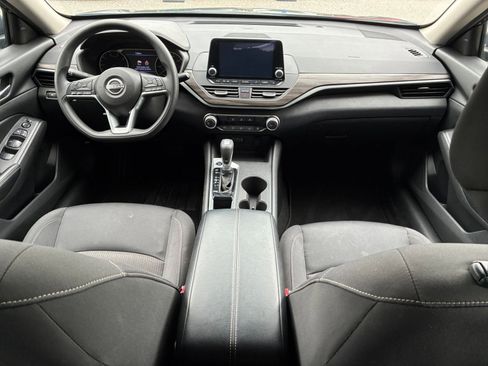 Used 2025 Nissan Altima 2.5 SV image 40
