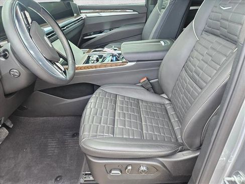 Certified 2025 Cadillac Escalade ESV Sport Platinum AWD/4WD image 14