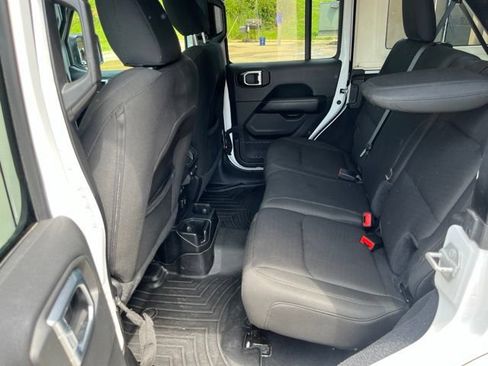 Used 2020 Jeep Wrangler Unlimited Sahara AWD/4WD image 12
