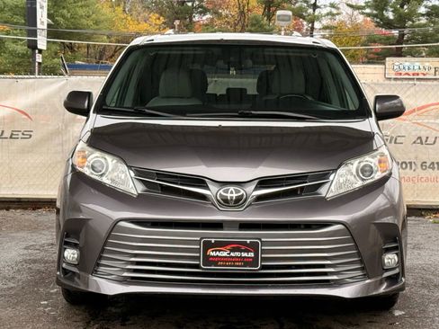Used 2020 Toyota Sienna XLE Premium image 5