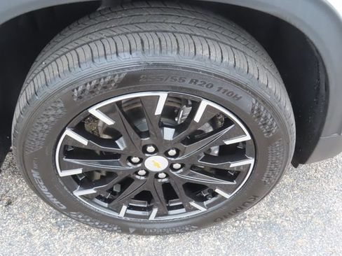 Used 2025 Chevrolet Traverse LT w/ Sun and Wheel Package AWD/4WD image 13