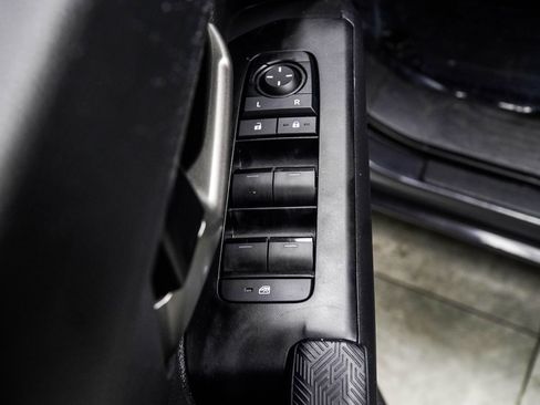 Used 2025 Toyota Tacoma TRD Sport AWD/4WD image 31