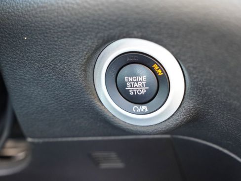 Certified 2024 Chrysler Pacifica Premium image 34