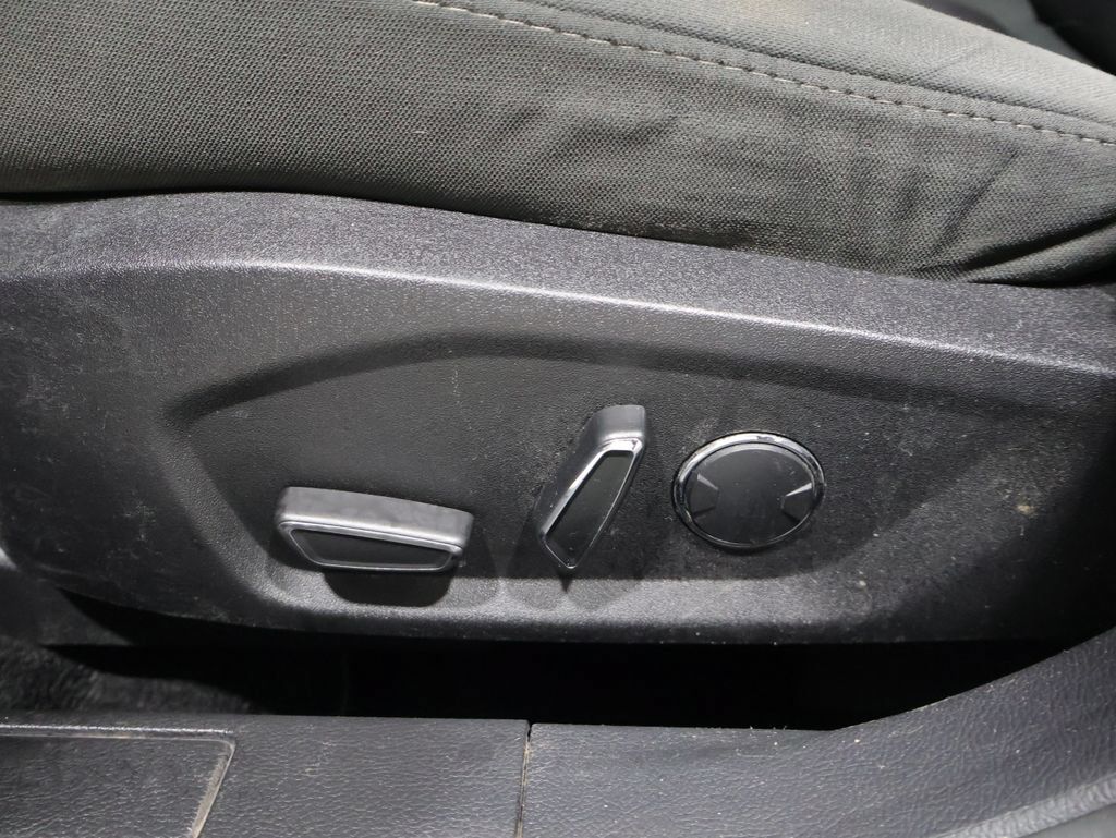 Used 2017 Ford Fusion SE FWD image 10