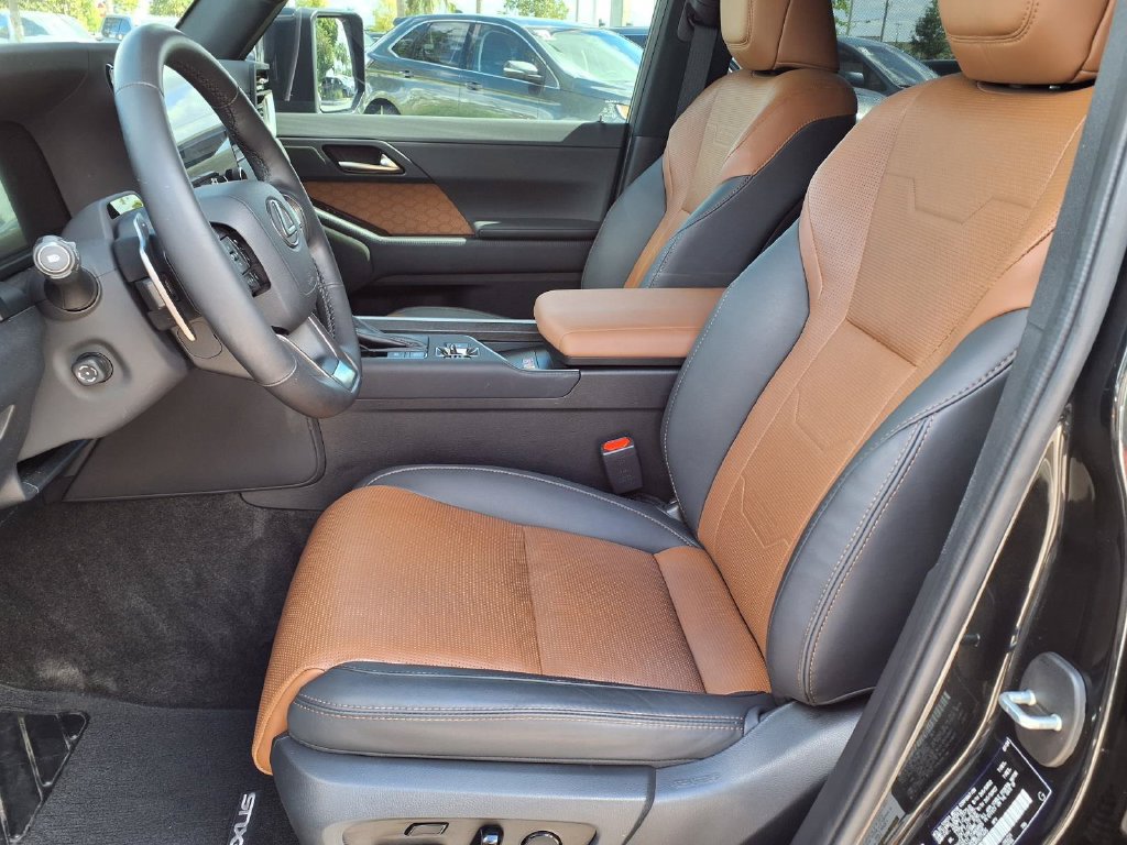 Used 2024 Lexus GX 550 w/ Cold Area Package AWD/4WD image 32