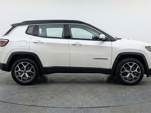 Used 2025 Jeep Compass Limited AWD/4WD image 11