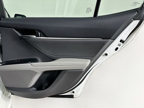 Used 2018 Toyota Camry XLE image 30