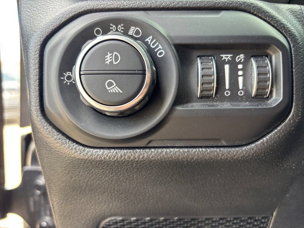 Used 2021 Jeep Gladiator Sport AWD/4WD image 18