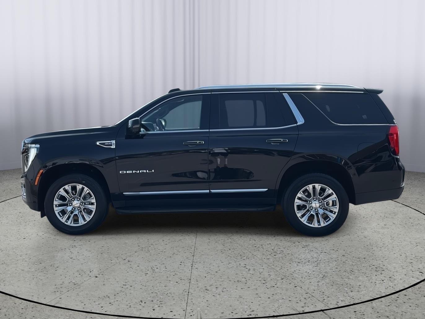 Used 2025 GMC Yukon Denali AWD/4WD image 2