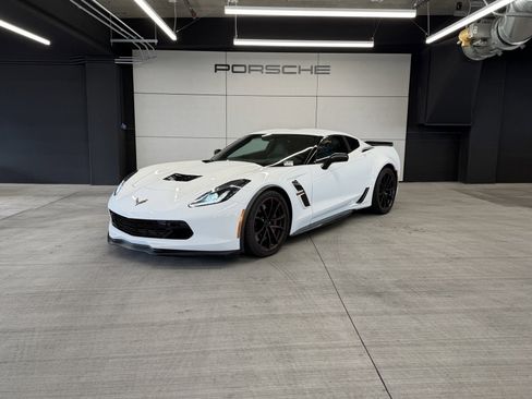 Used 2019 Chevrolet Corvette Grand Sport image 1