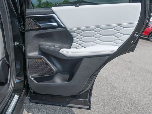 New 2025 Mitsubishi Outlander AWD image 21