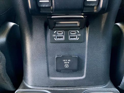 Used 2023 Jeep Wrangler Sahara image 33