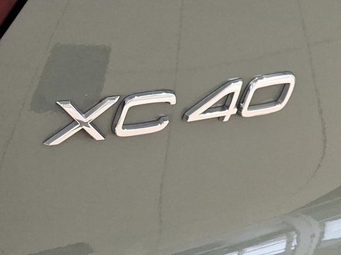 Used 2025 Volvo XC40 B5 Ultra w/ Climate Package image 31