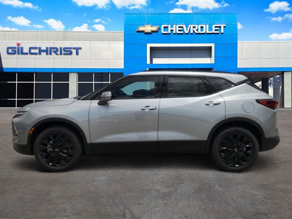 New 2026 Chevrolet Blazer LT w/ LPO, Black Grille Bar Package FWD image 5