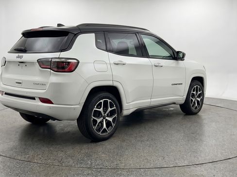 Used 2025 Jeep Compass Limited AWD/4WD image 9