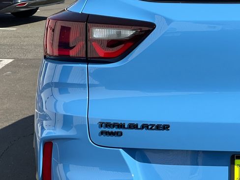 Used 2024 Chevrolet TrailBlazer RS w/ Driver Confidence Package image 23