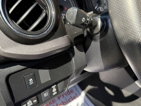 Used 2020 Toyota Tacoma TRD Sport AWD/4WD image 11