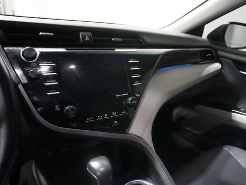 Used 2019 Toyota Camry XLE image 21
