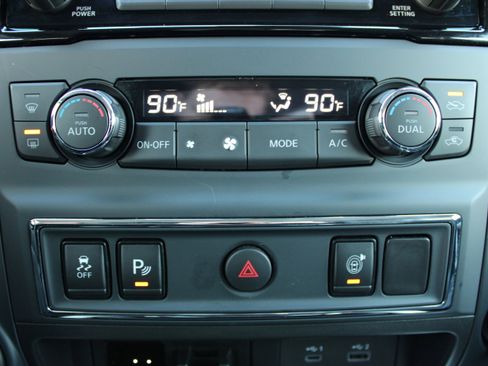 Certified 2024 Nissan Titan SV w/ SV Convenience Package image 22