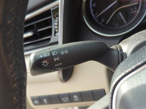 Used 2019 Toyota Camry XLE FWD image 15