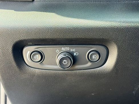 Used 2020 Chevrolet Traverse LT image 33