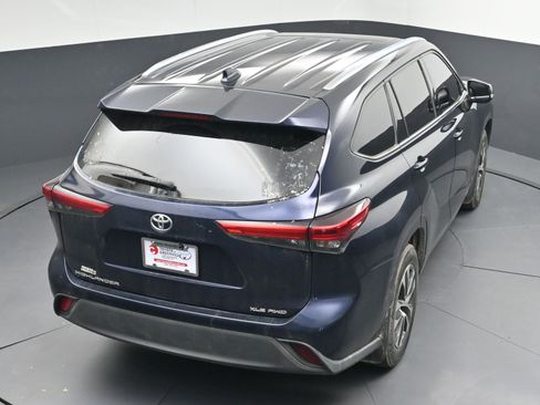 Used 2020 Toyota Highlander XLE image 35