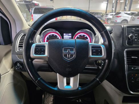Used 2012 Dodge Grand Caravan Crew FWD image 27