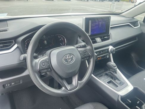 Used 2025 Toyota RAV4 XLE FWD image 17